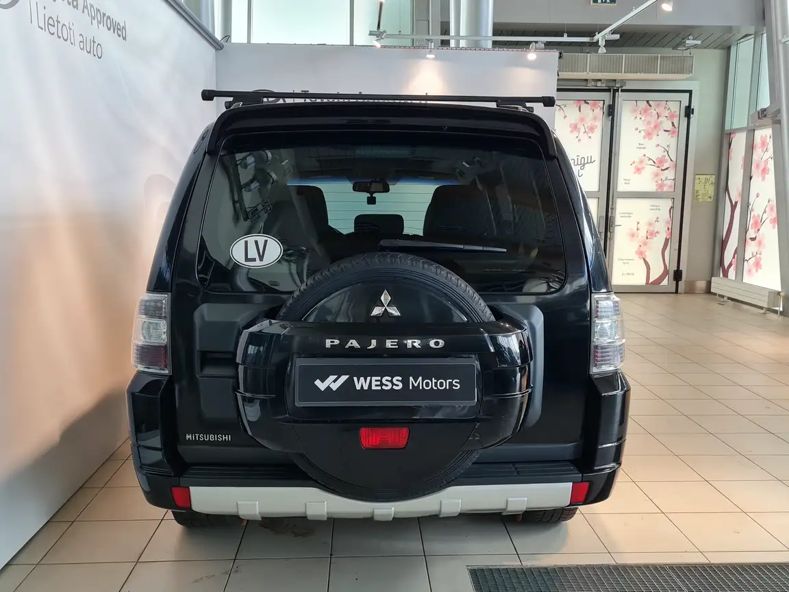 MITSUBISHI PAJERO