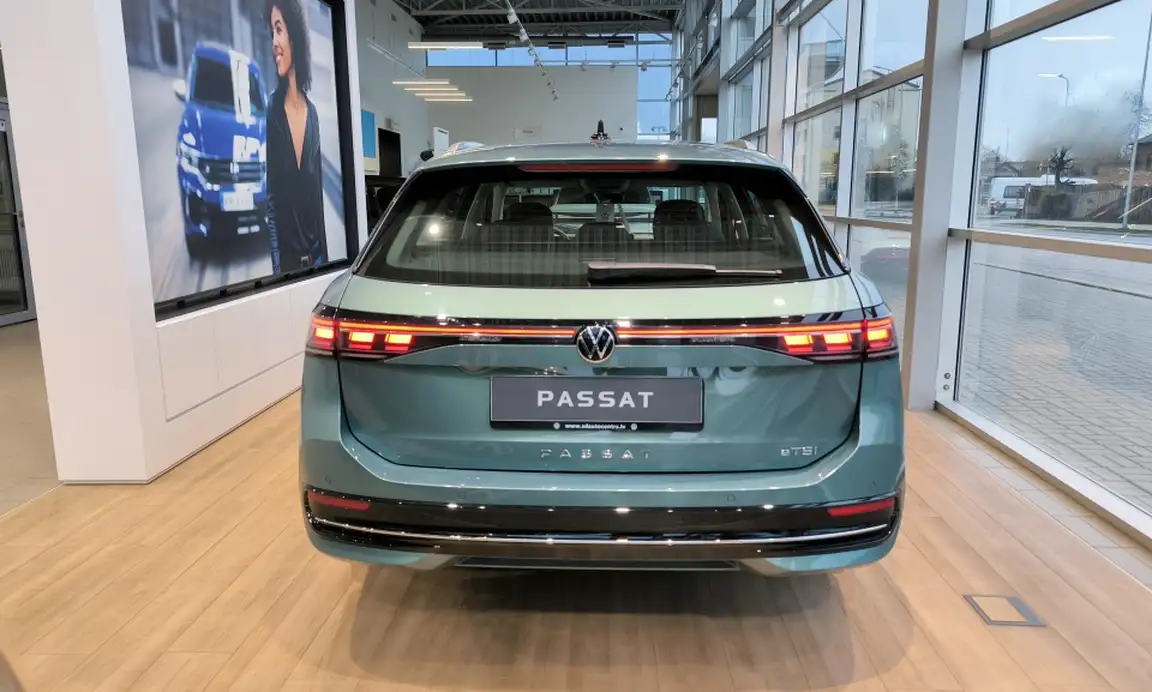 VOLKSWAGEN PASSAT