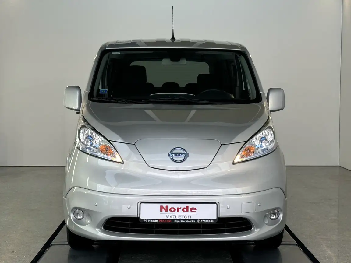 NISSAN NV