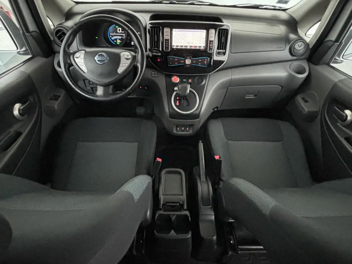 NISSAN NV