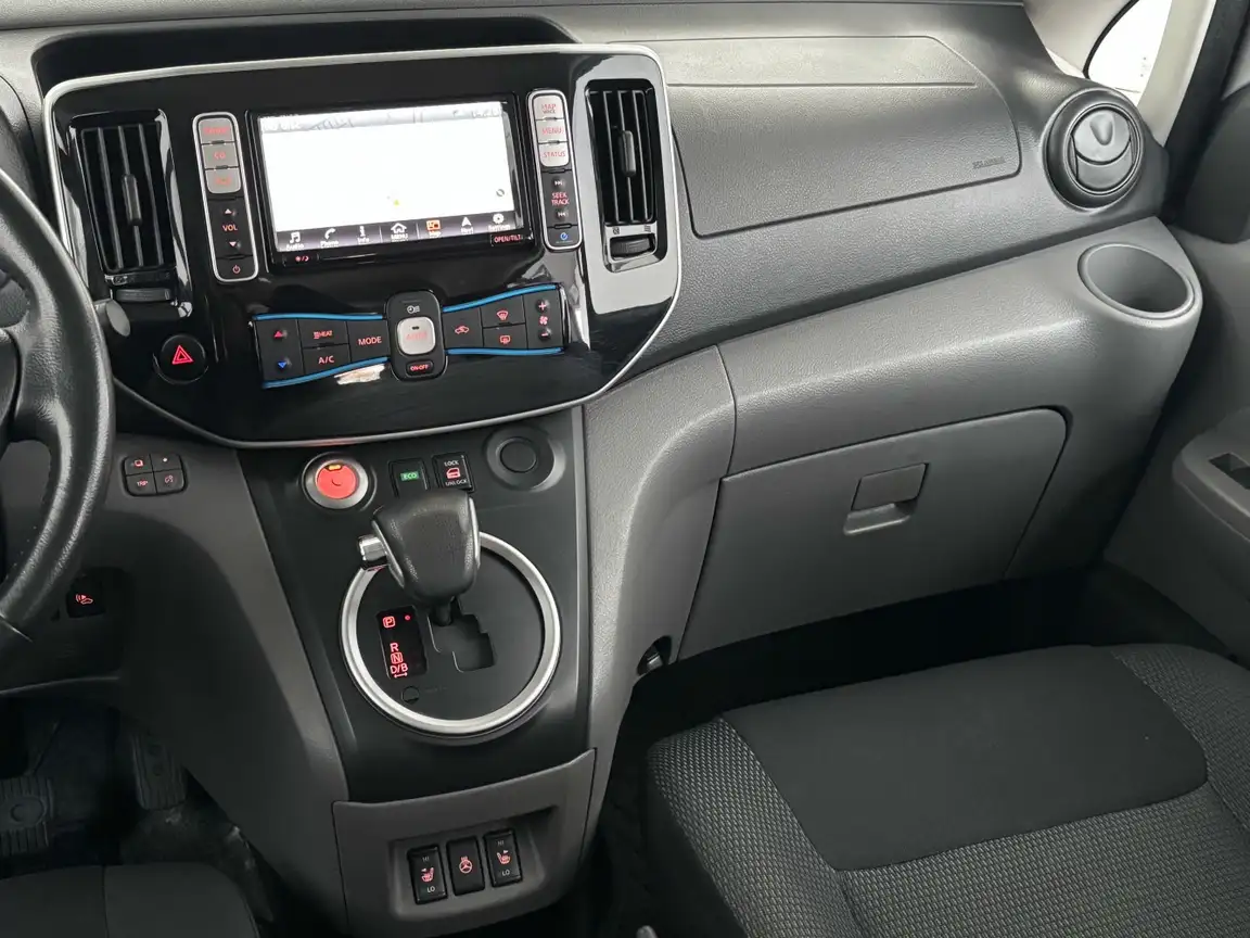 NISSAN NV