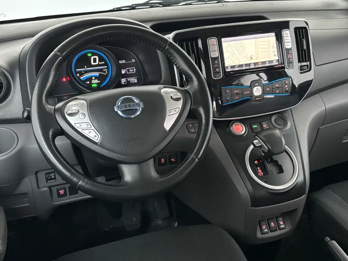 NISSAN NV