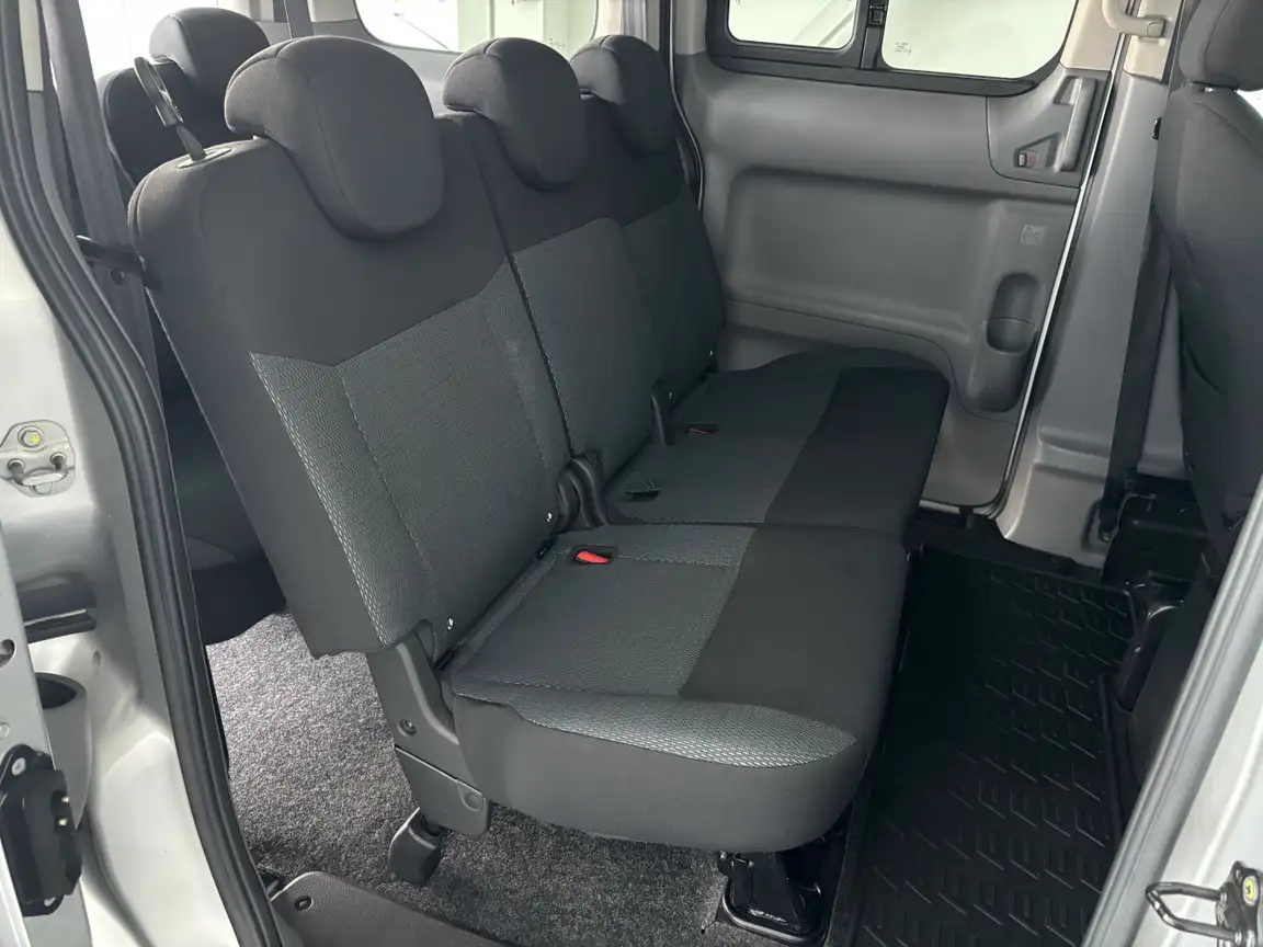 NISSAN NV
