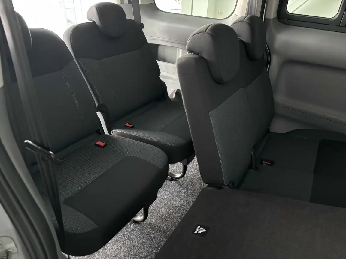NISSAN NV