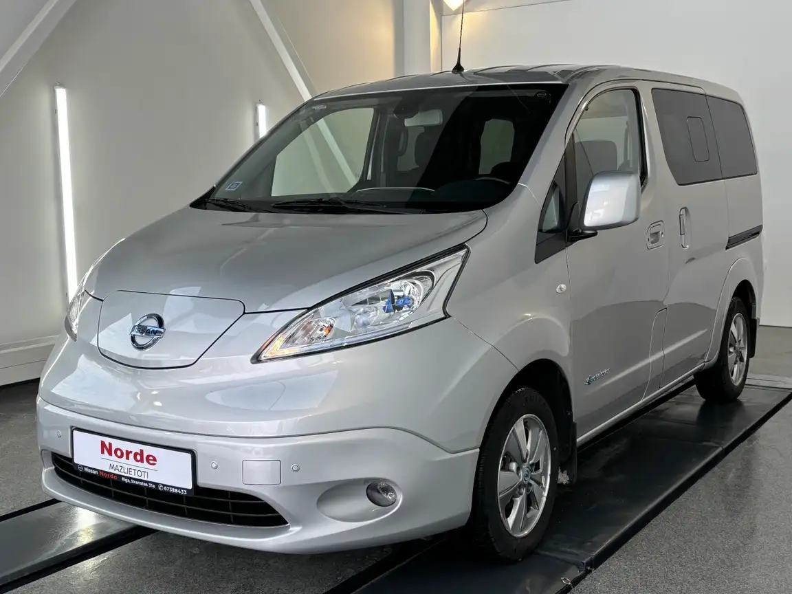 NISSAN NV