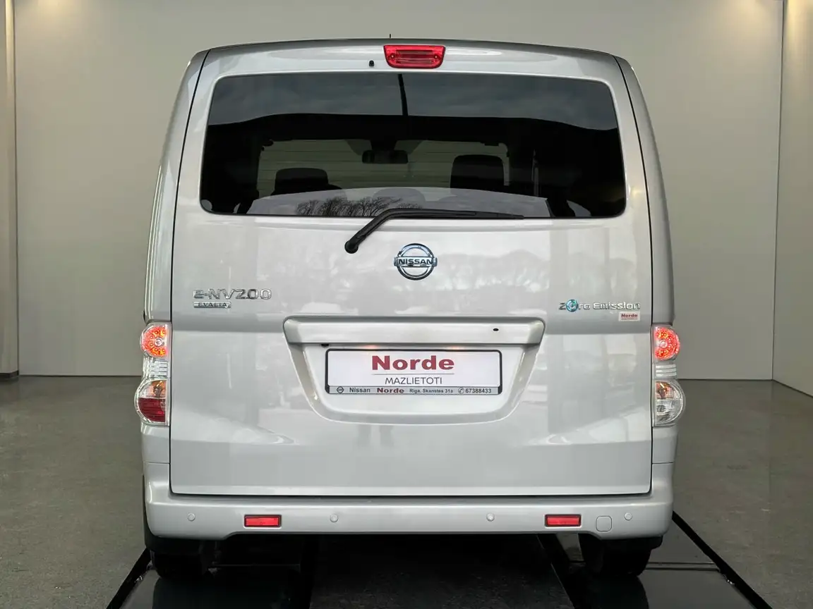 NISSAN NV