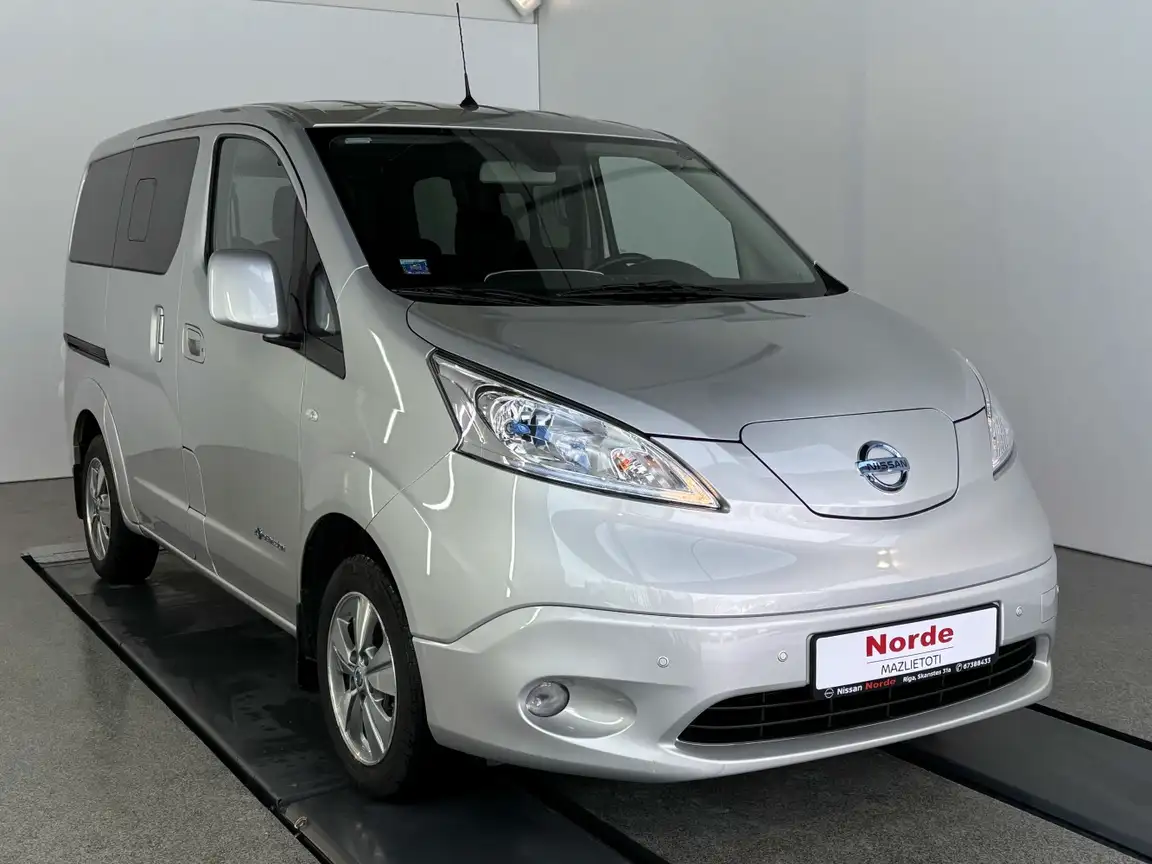 NISSAN NV