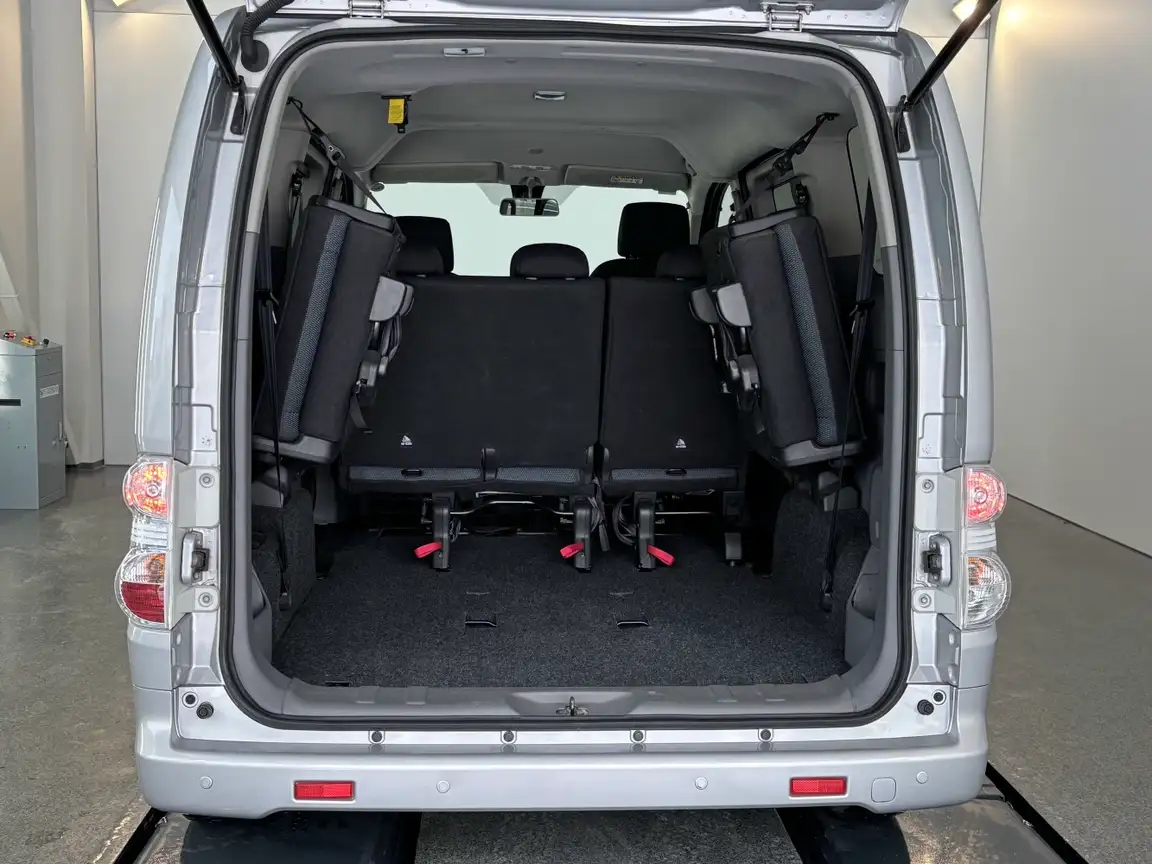 NISSAN NV