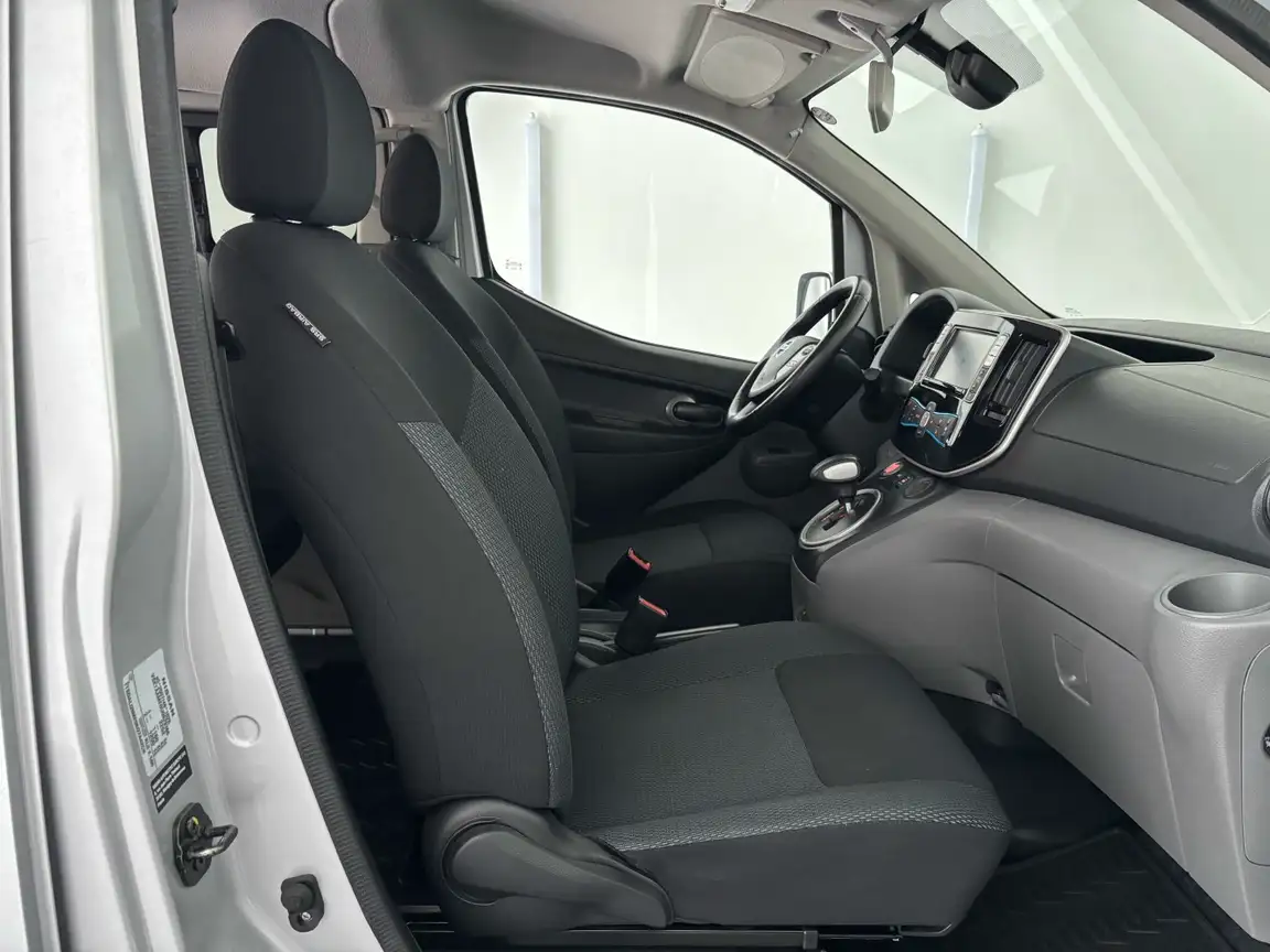 NISSAN NV