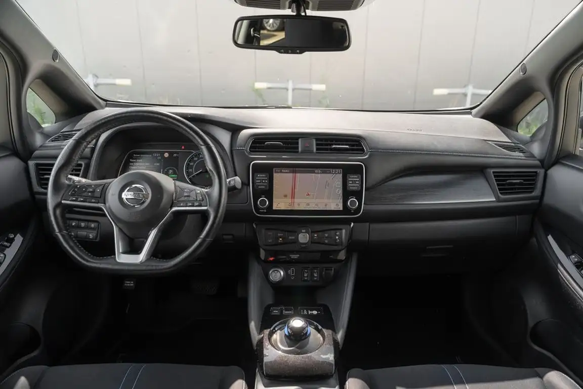NISSAN LEAF