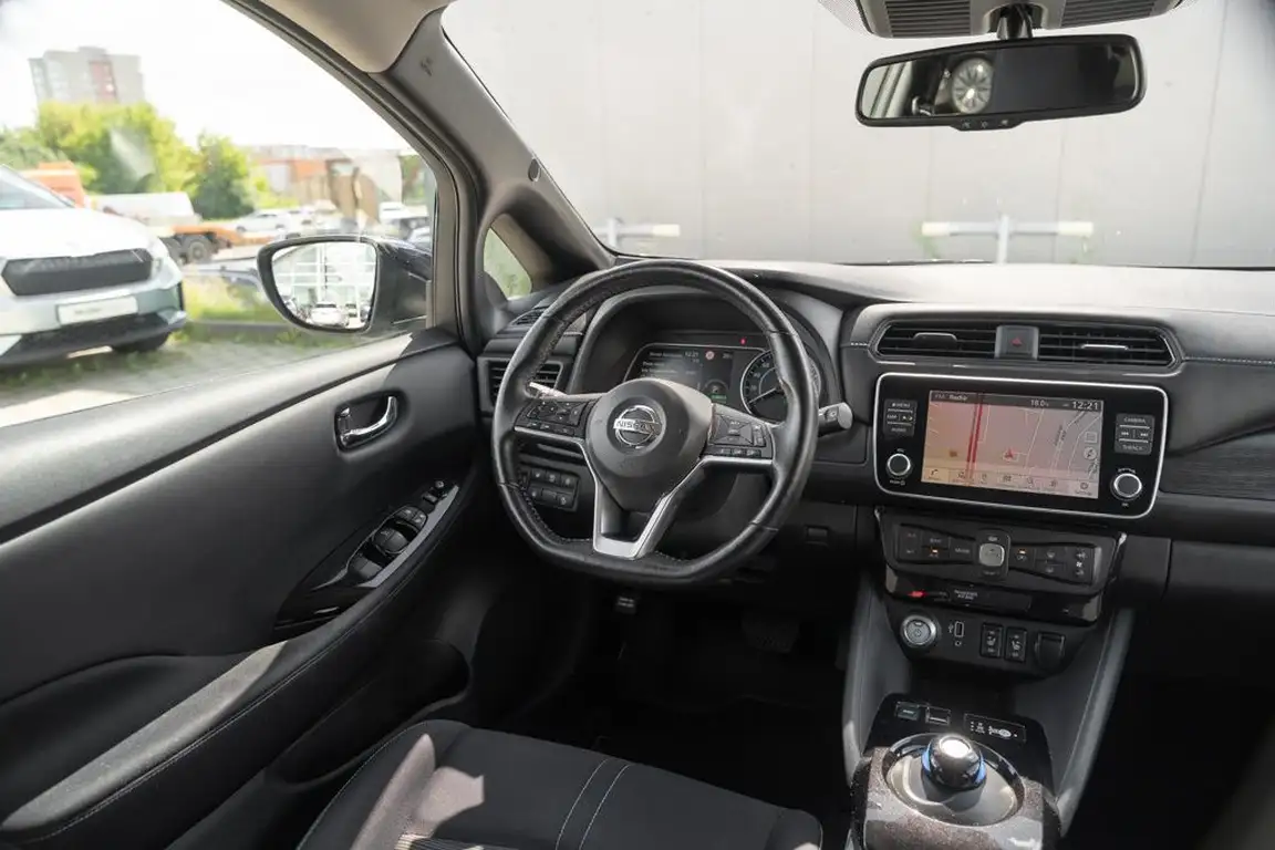 NISSAN LEAF