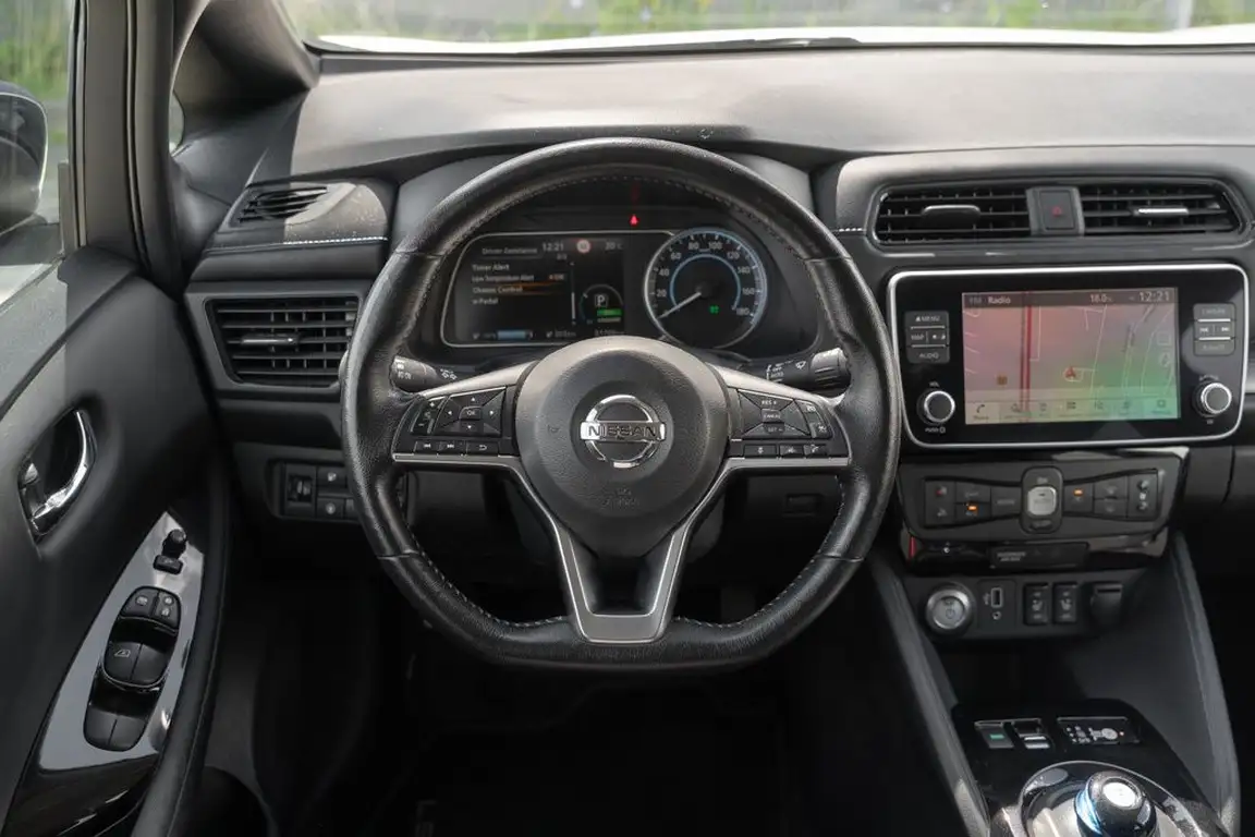 NISSAN LEAF