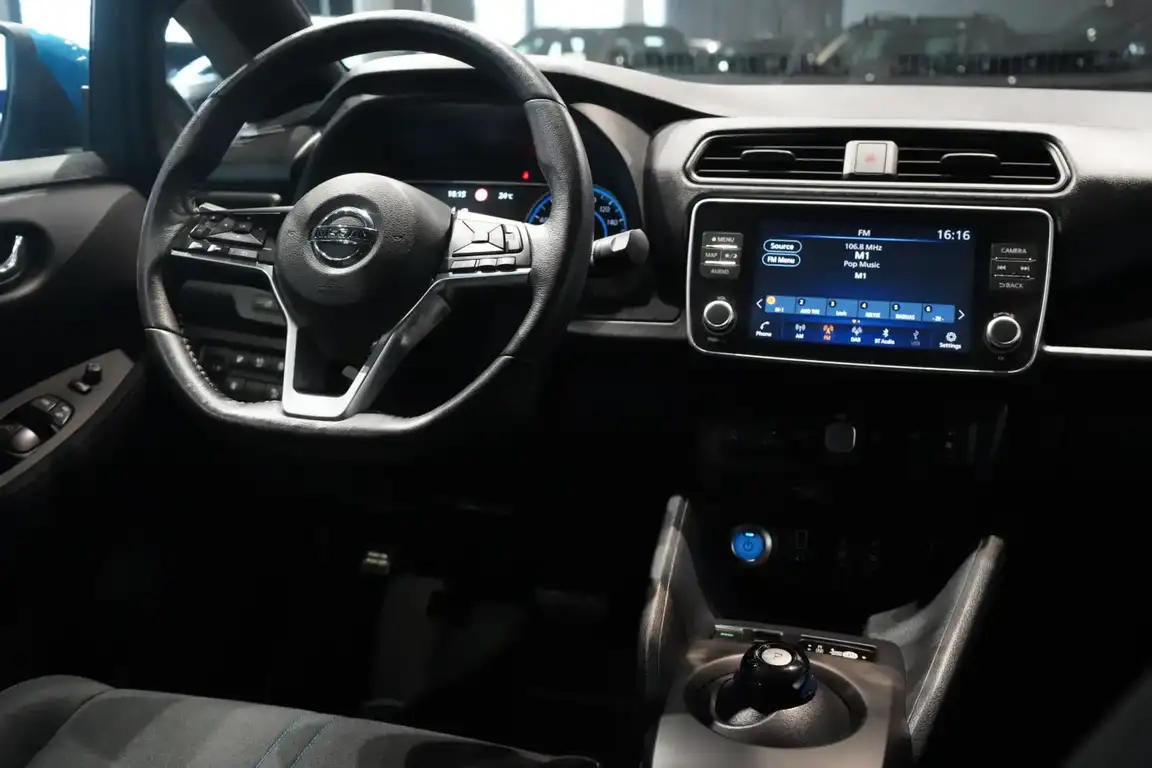 NISSAN LEAF