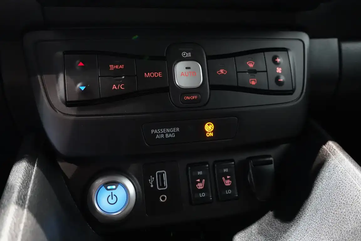 NISSAN LEAF
