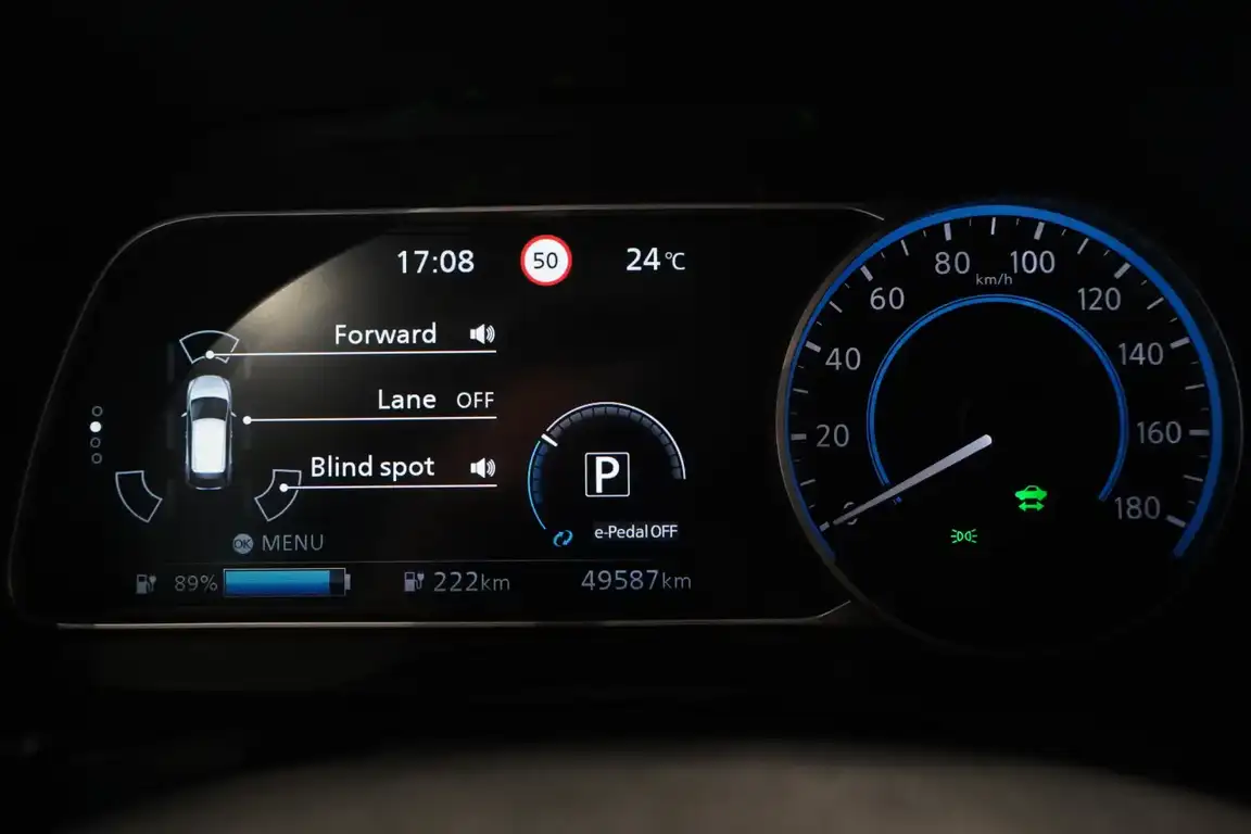 NISSAN LEAF