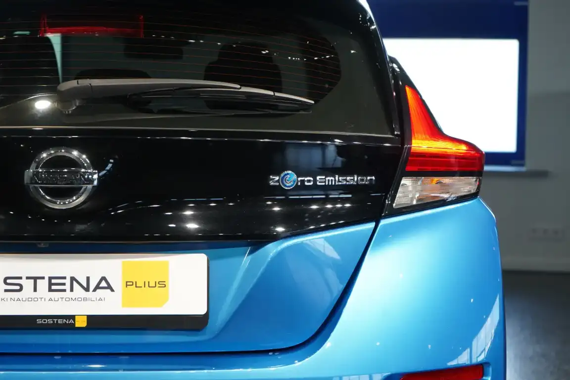 NISSAN LEAF