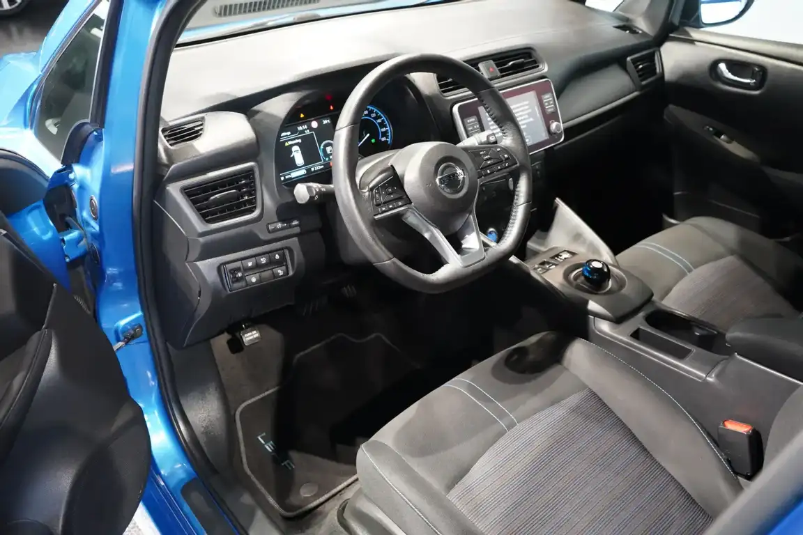 NISSAN LEAF