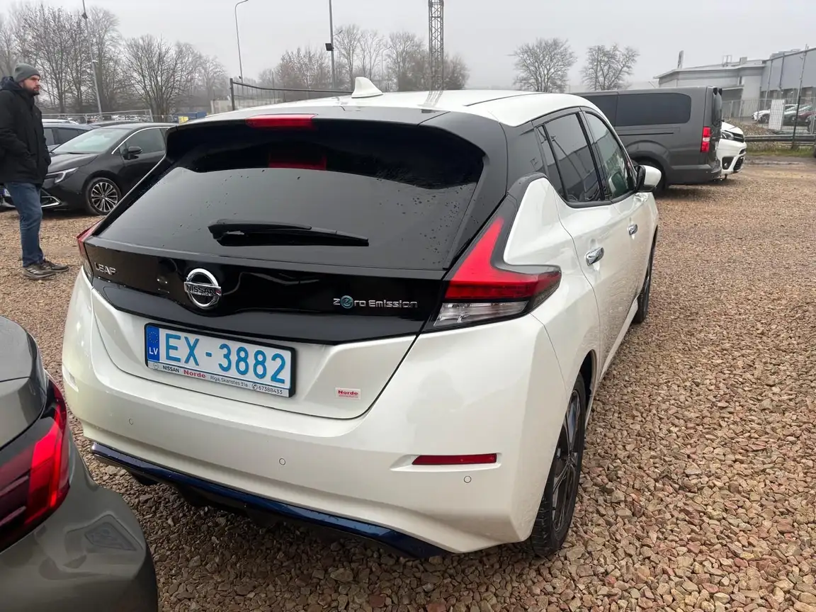 NISSAN LEAF