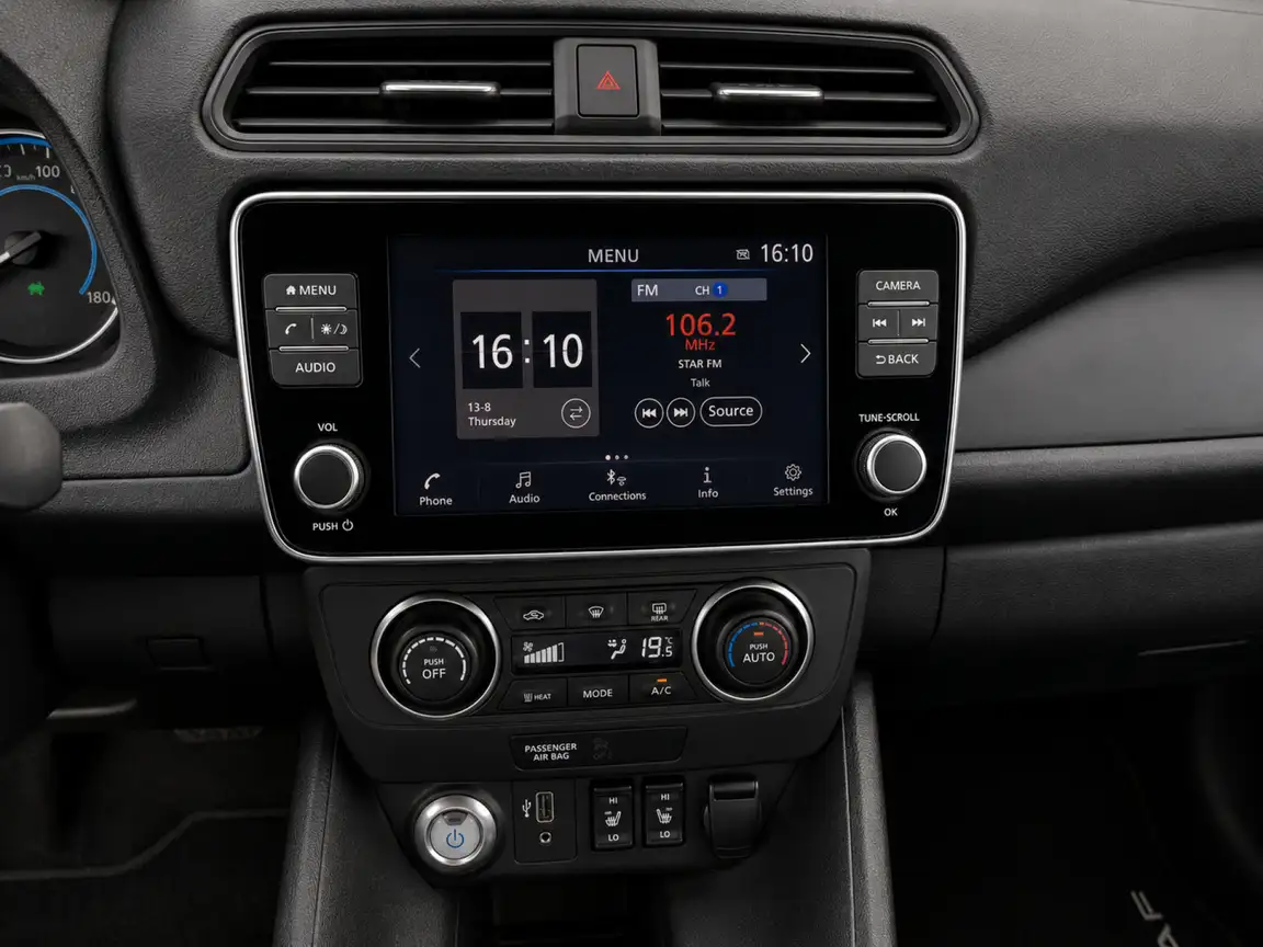 NISSAN LEAF