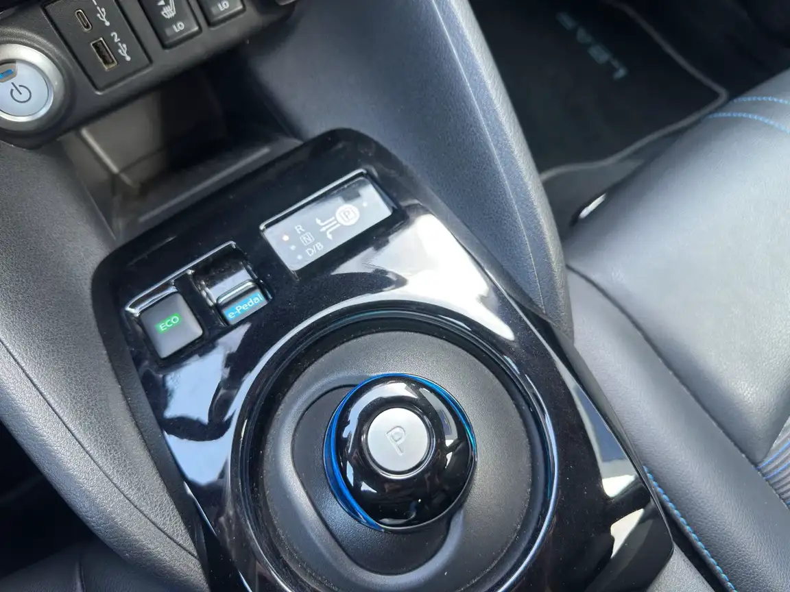 NISSAN LEAF