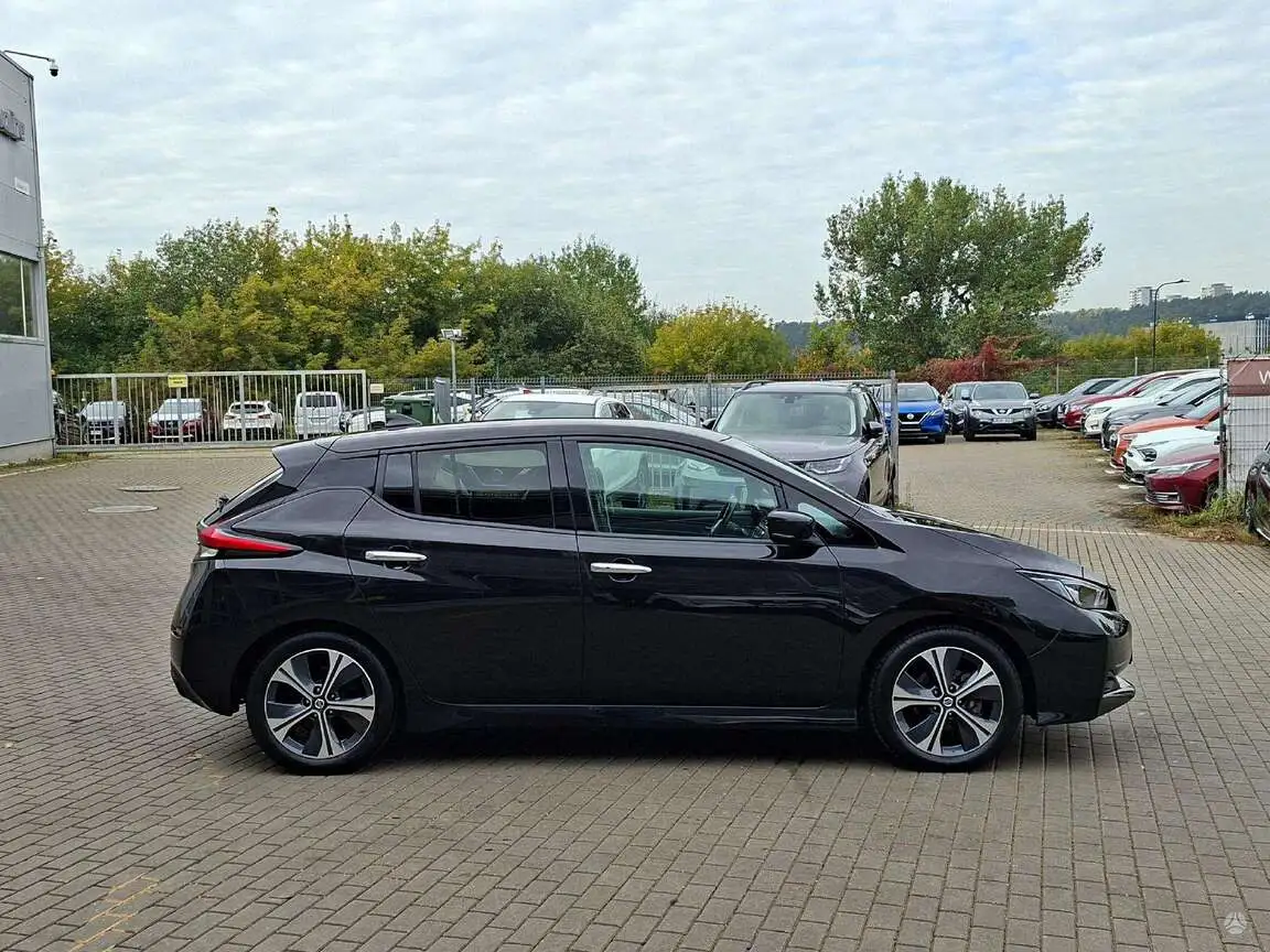 NISSAN LEAF