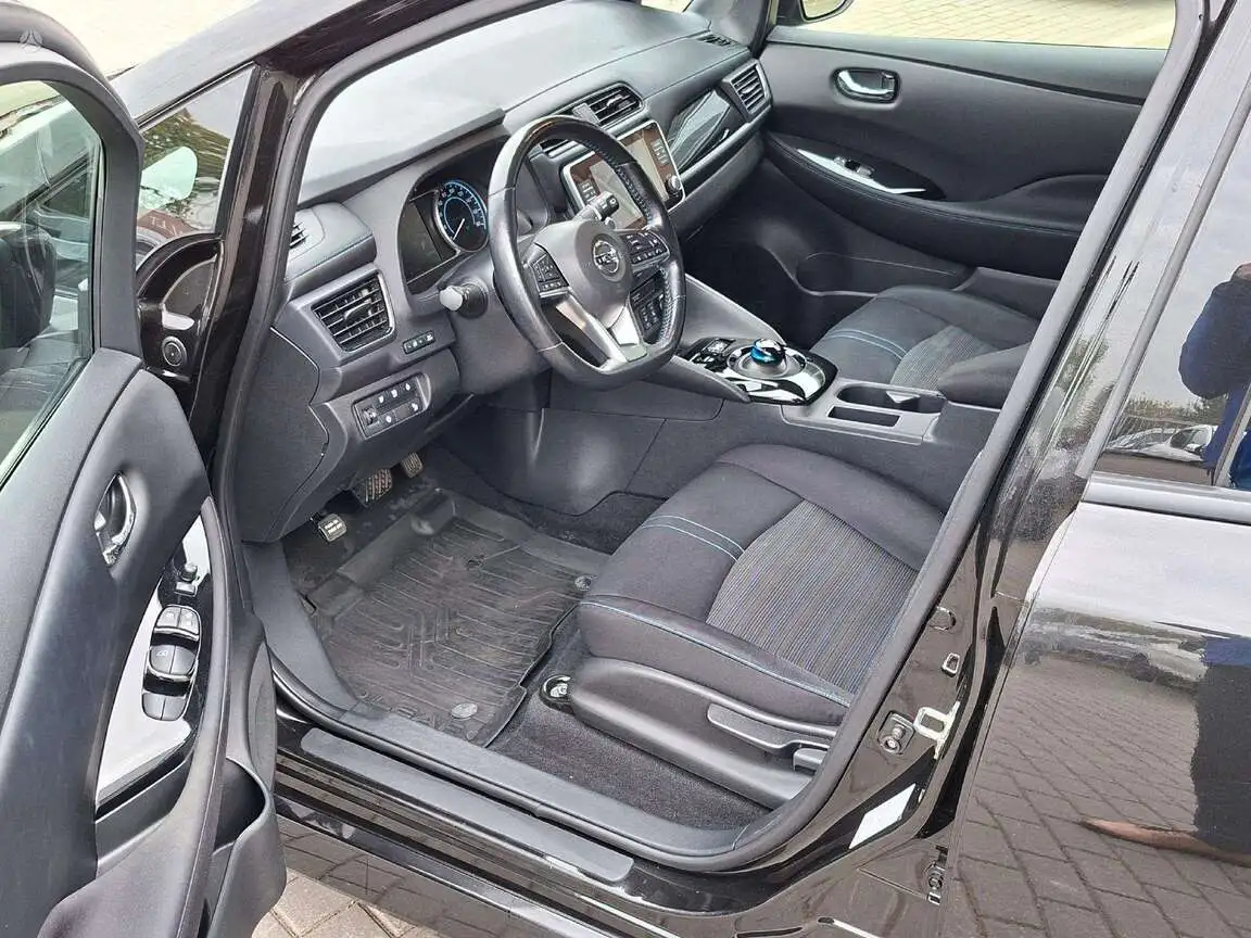 NISSAN LEAF