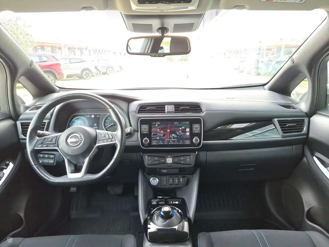 NISSAN LEAF