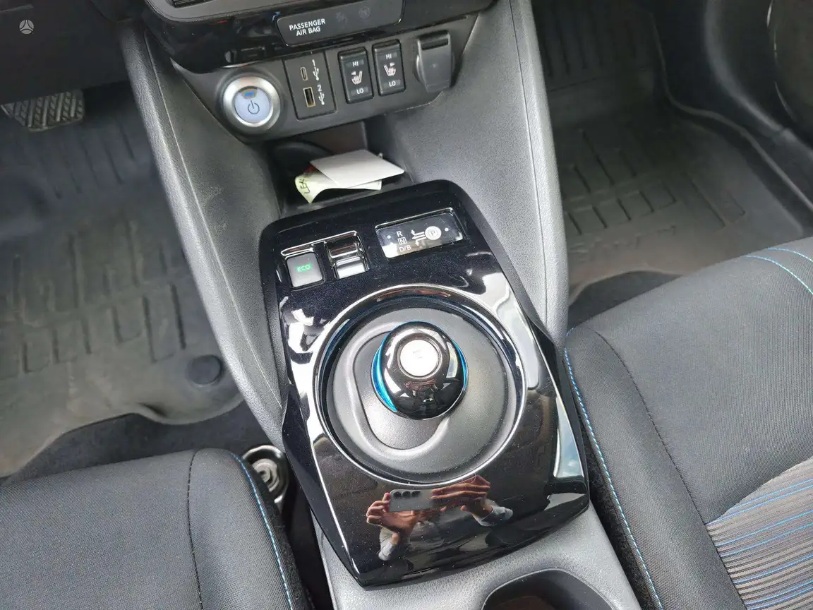 NISSAN LEAF