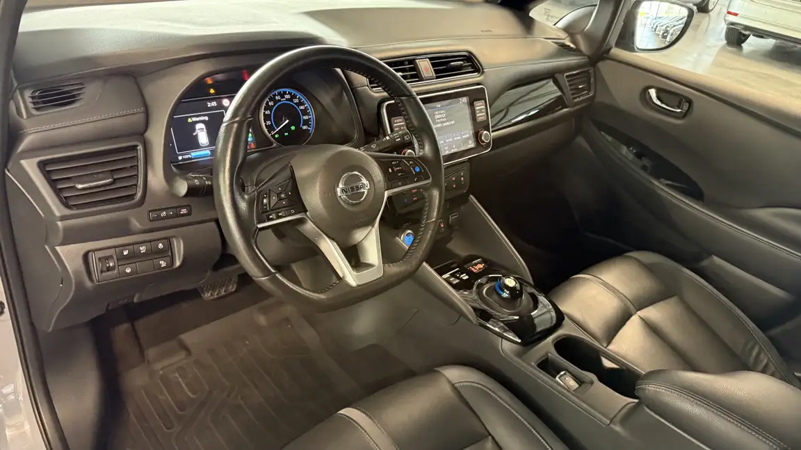 NISSAN LEAF