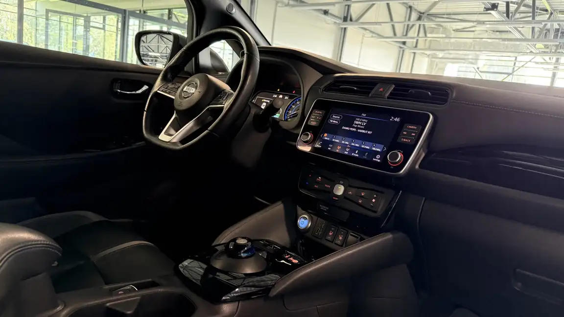 NISSAN LEAF