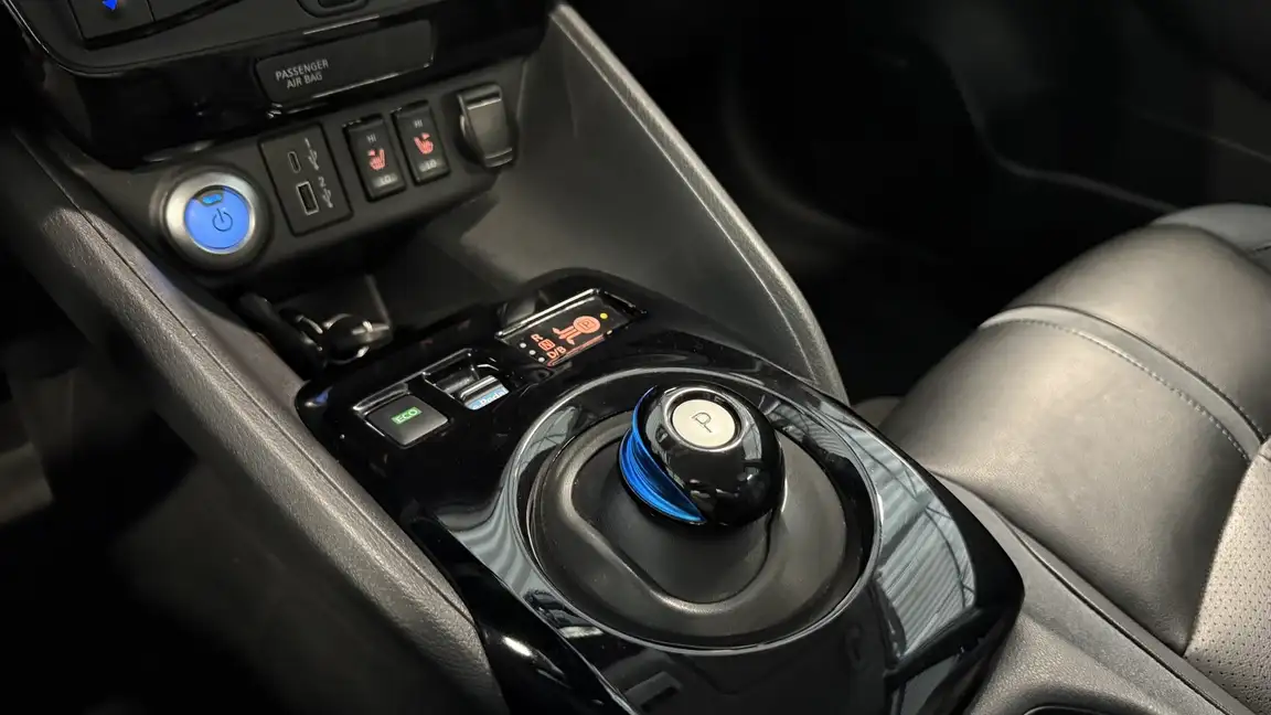 NISSAN LEAF