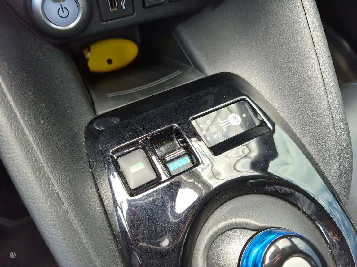 NISSAN LEAF