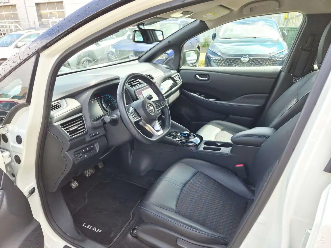 NISSAN LEAF