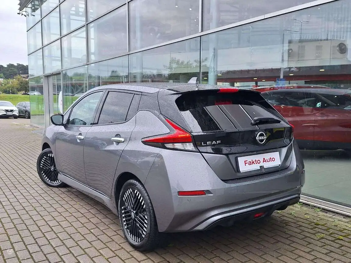 NISSAN LEAF