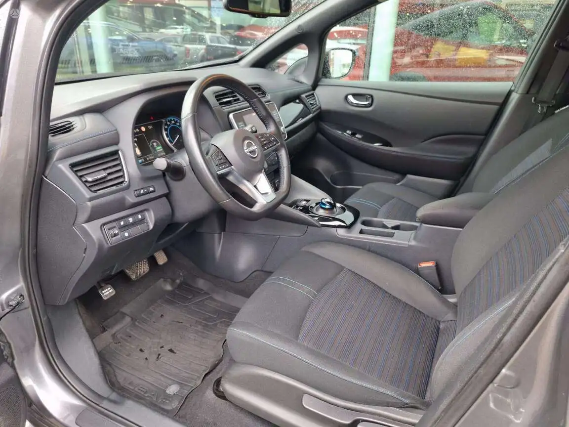 NISSAN LEAF