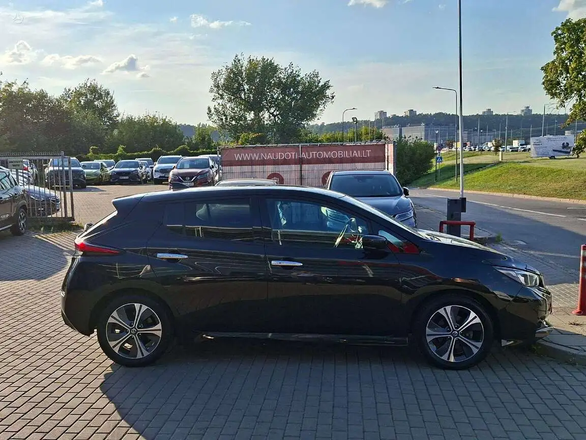 NISSAN LEAF