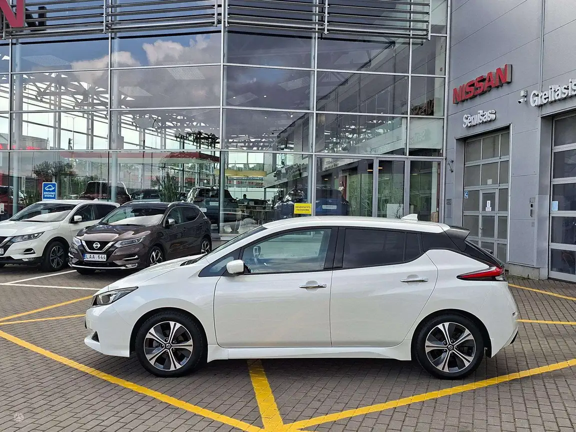 NISSAN LEAF