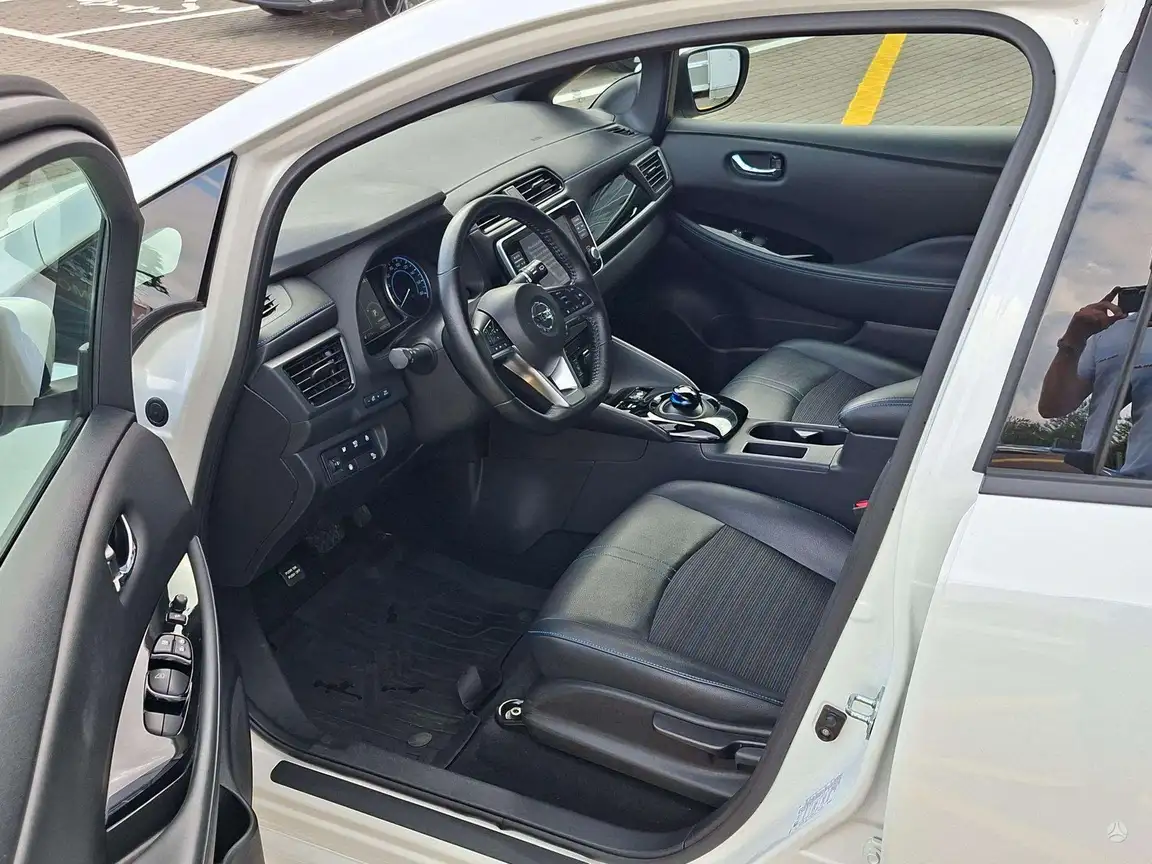 NISSAN LEAF