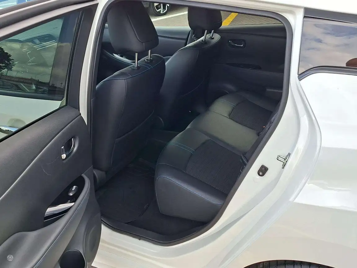 NISSAN LEAF