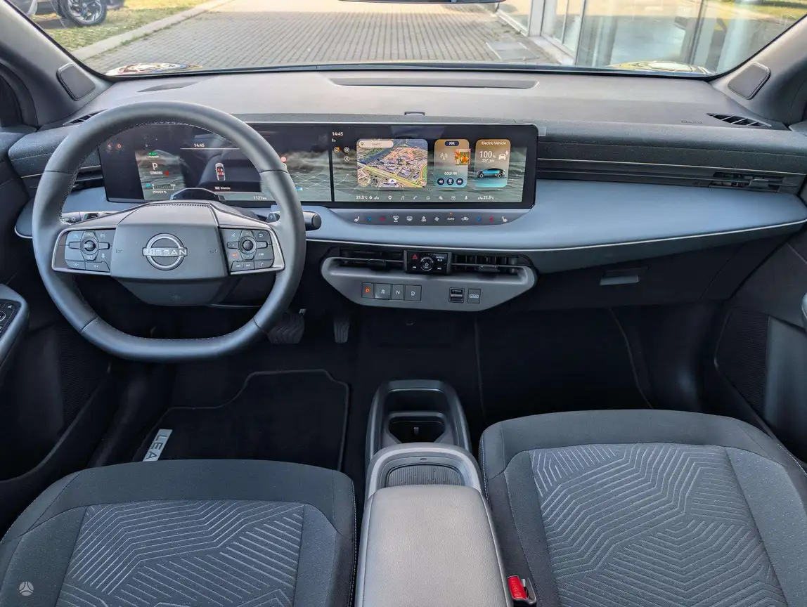 NISSAN LEAF