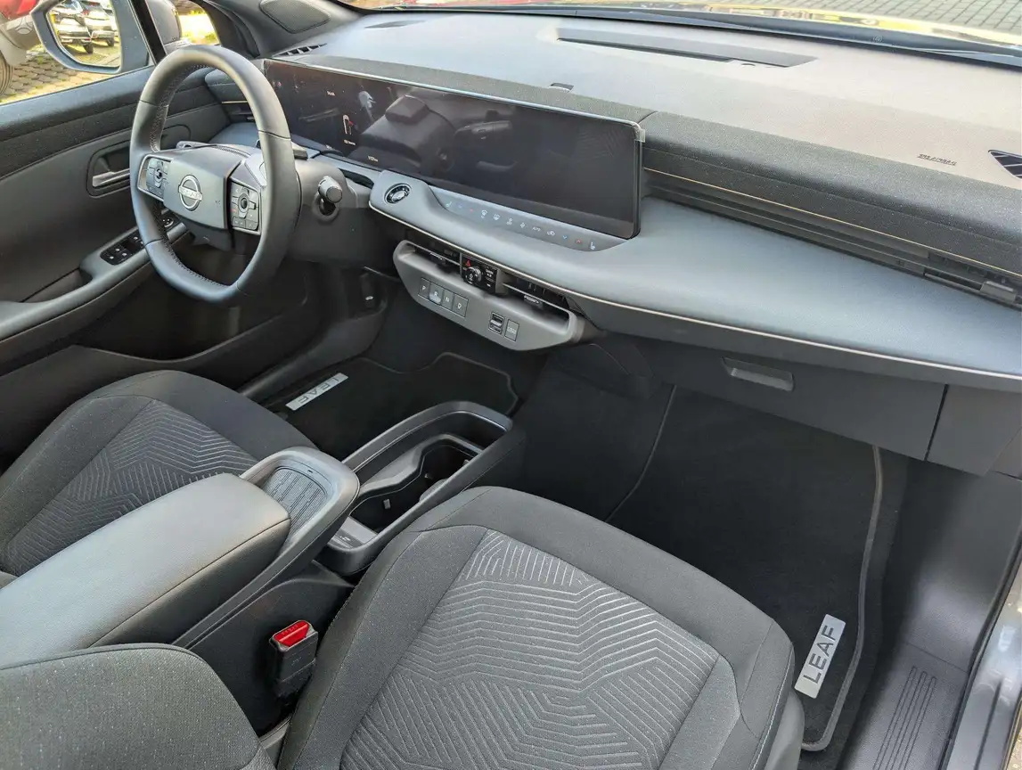 NISSAN LEAF