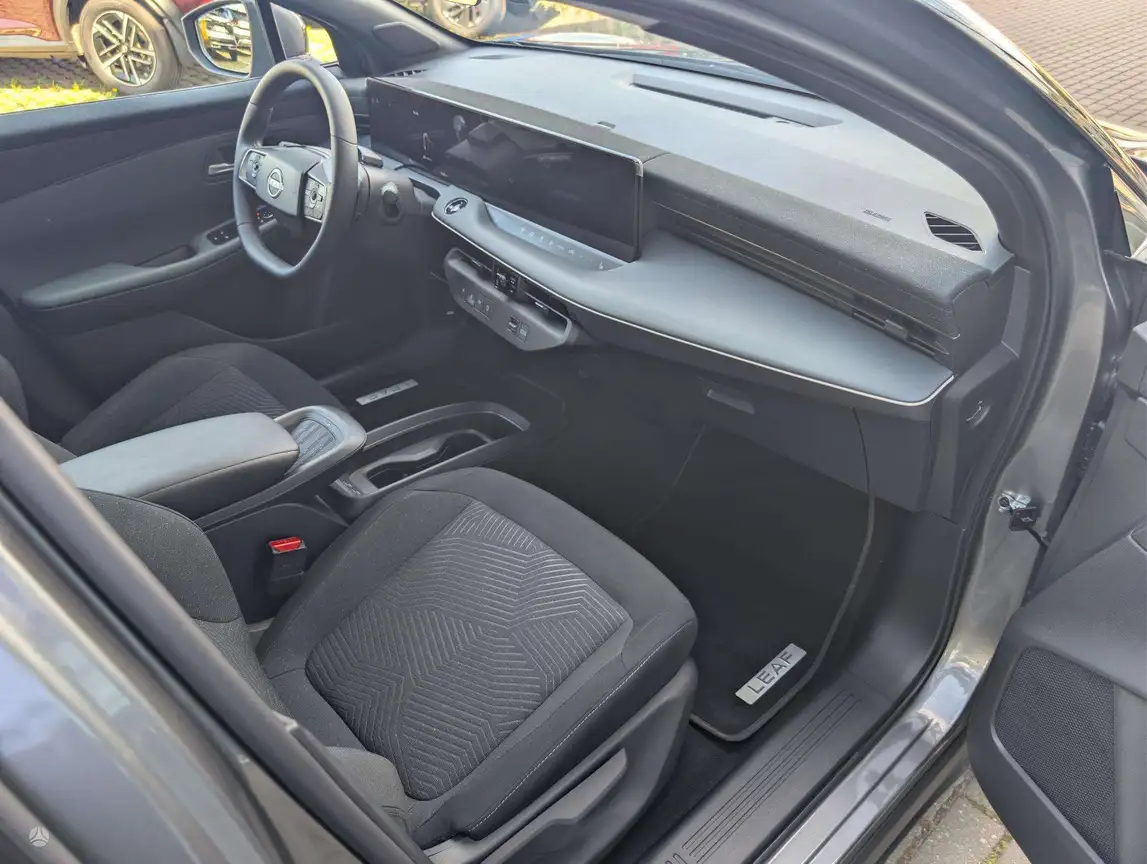 NISSAN LEAF
