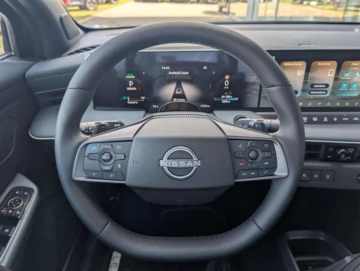 NISSAN LEAF