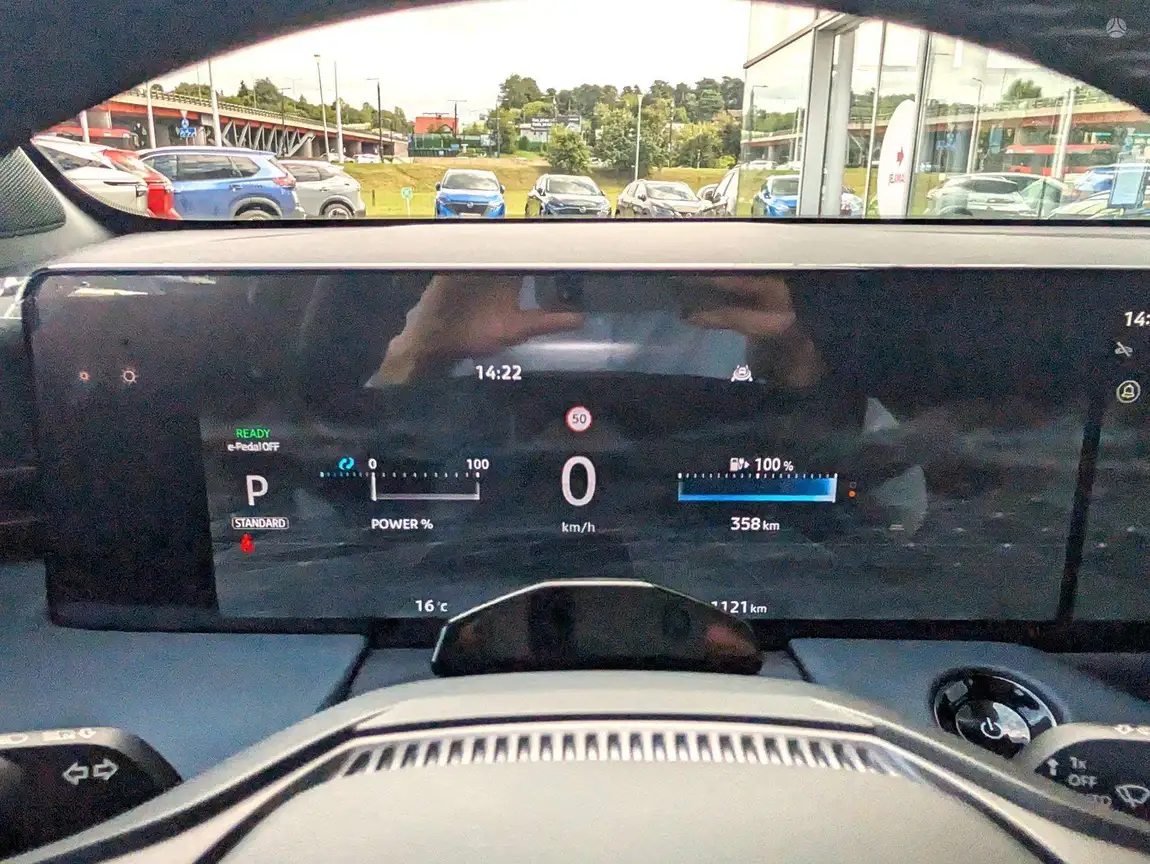 NISSAN LEAF