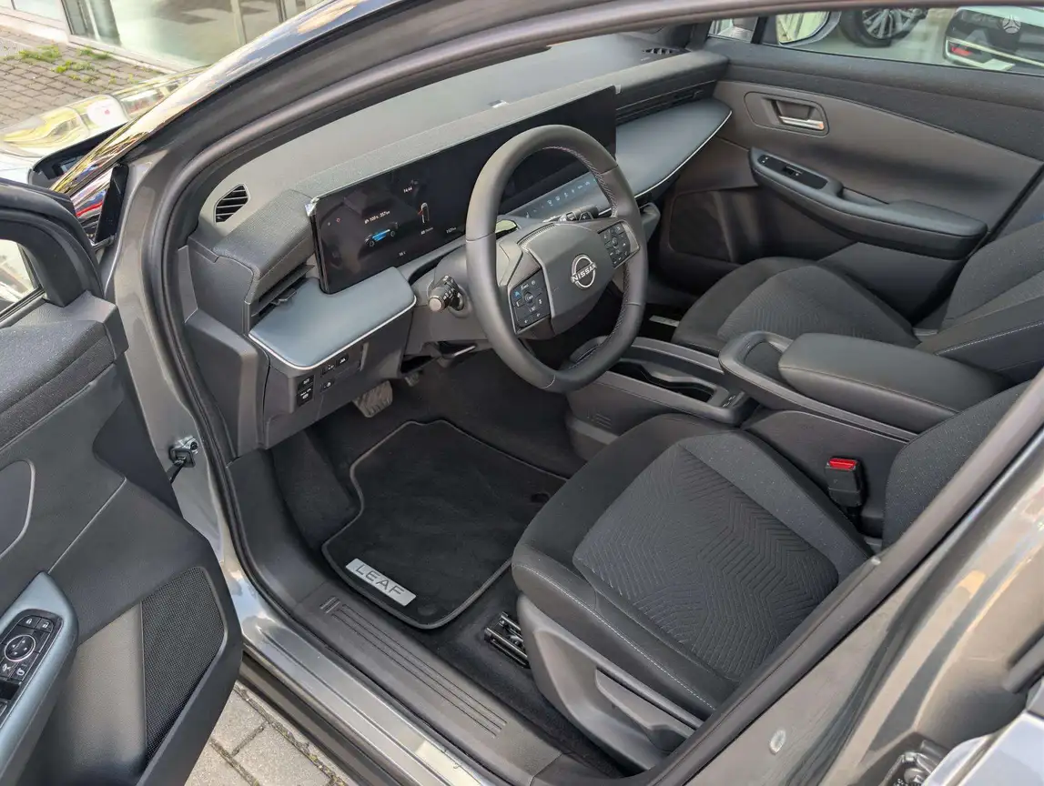 NISSAN LEAF