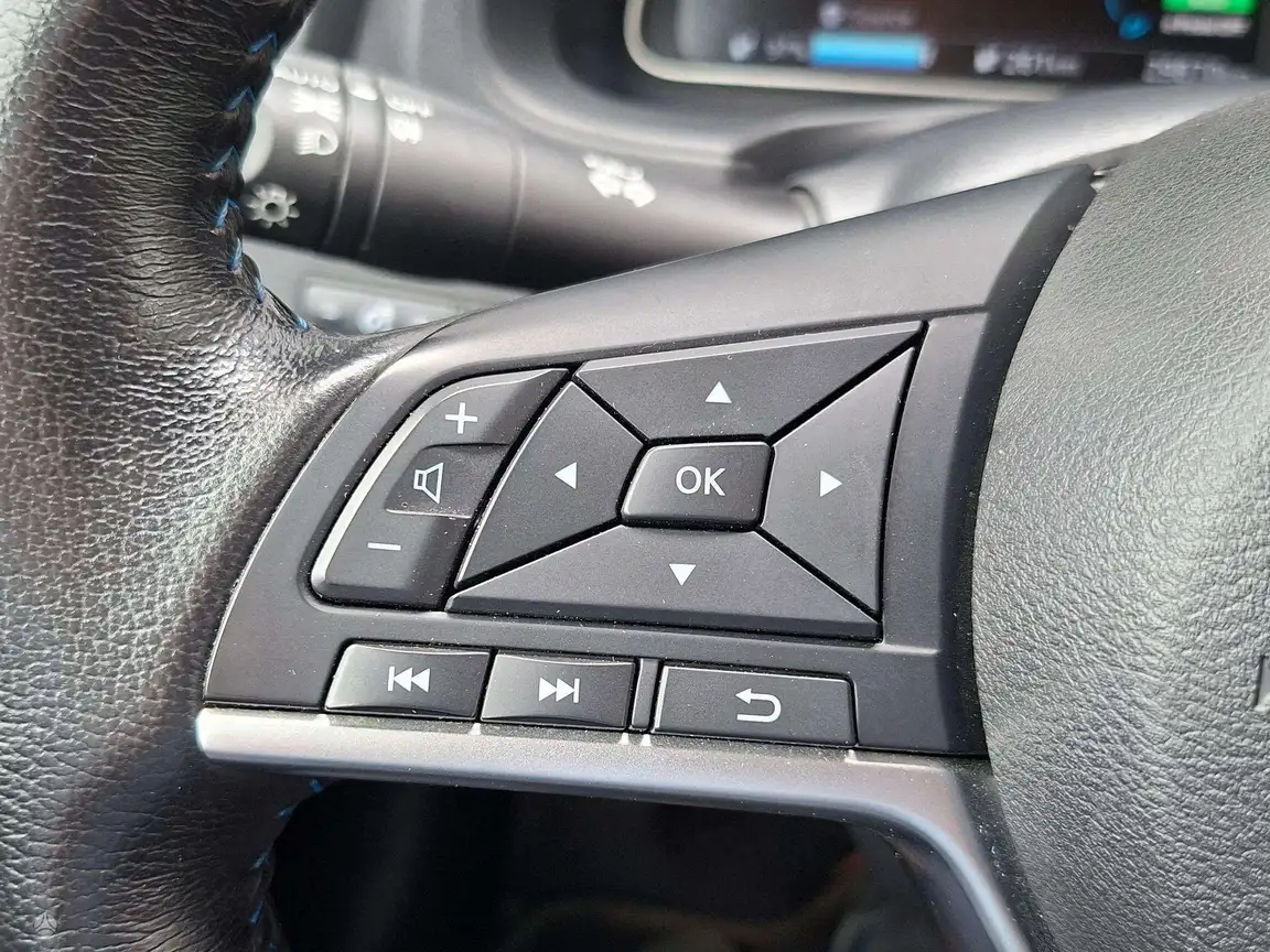 NISSAN LEAF