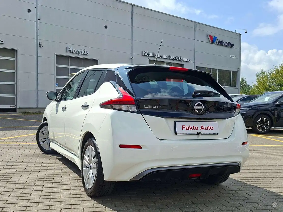 NISSAN LEAF