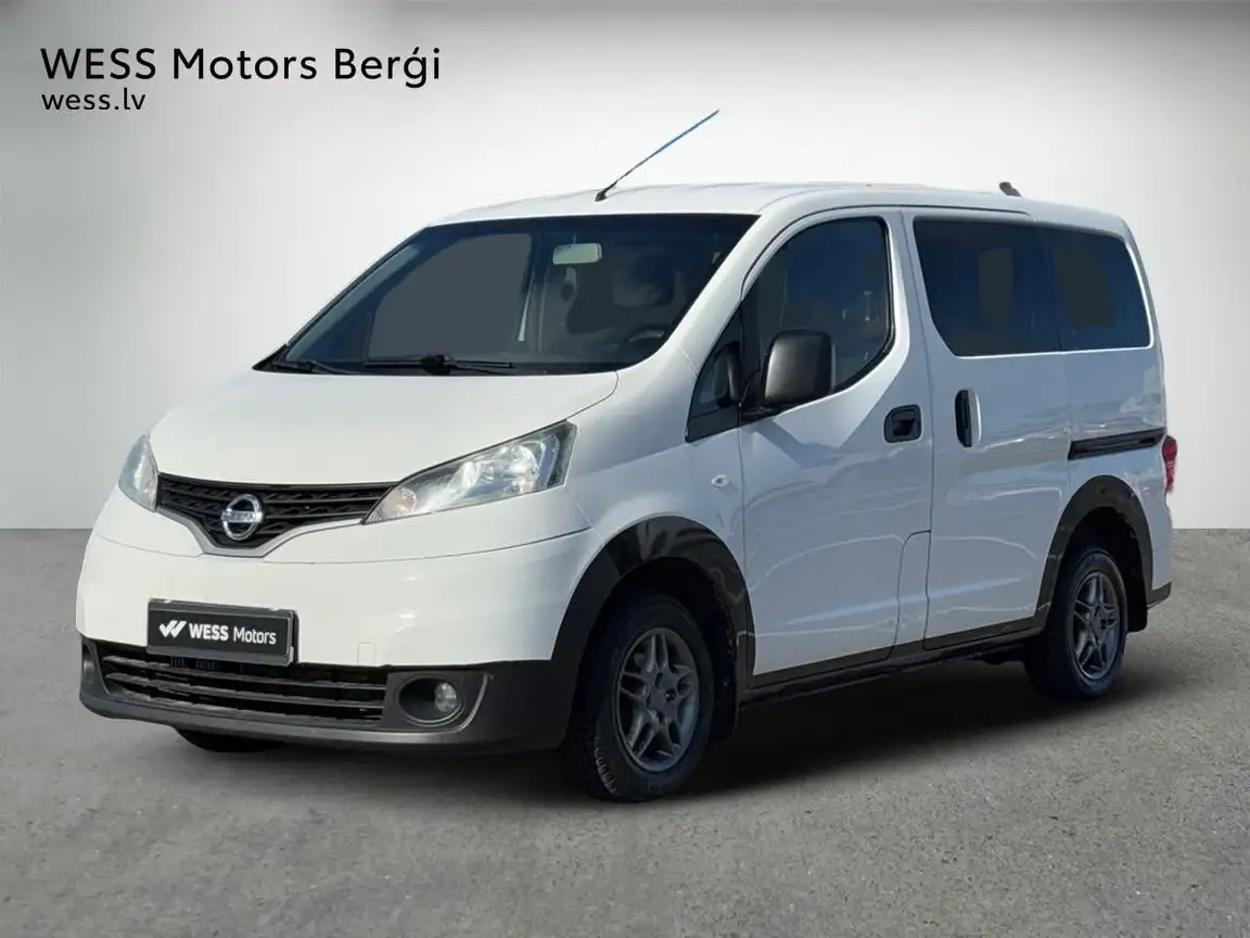 NISSAN NV200