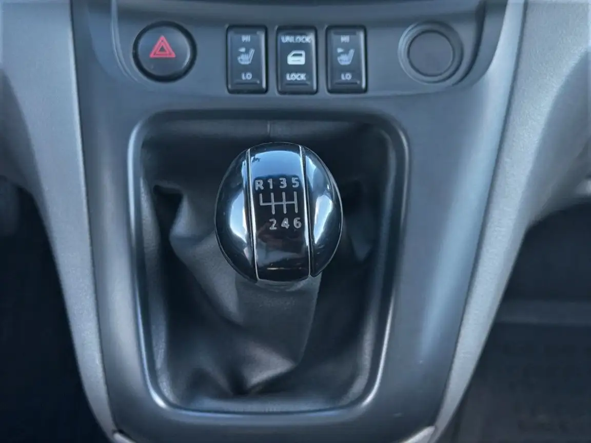 NISSAN NV200