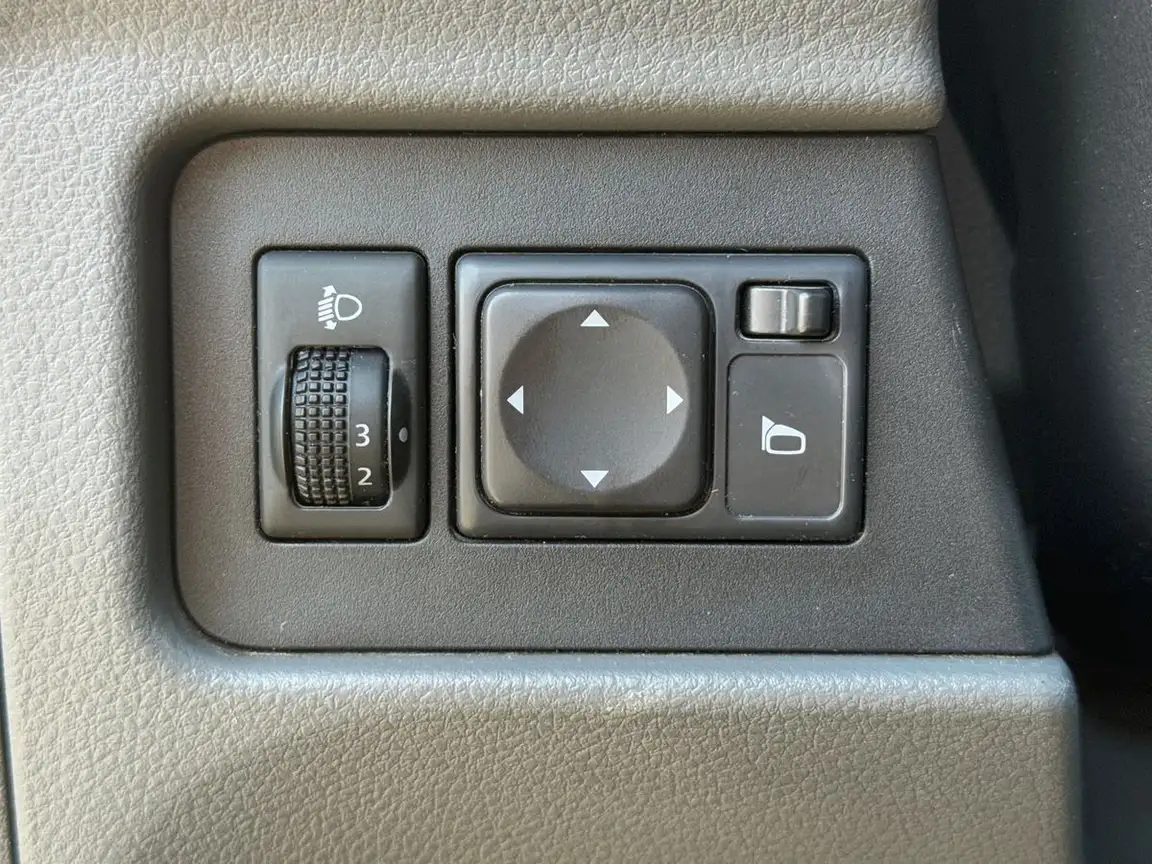 NISSAN NV200